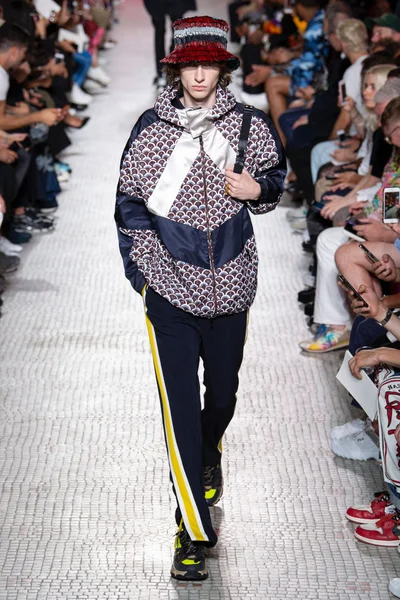 Look 19